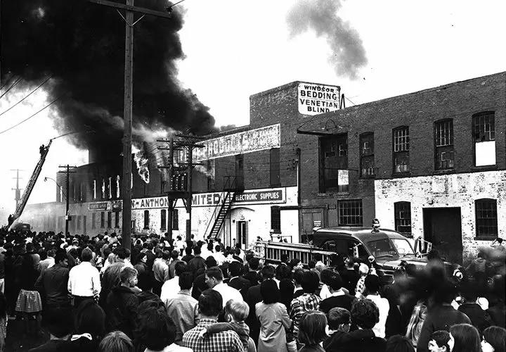 Spectators throng Langlois Ave at height of the fire